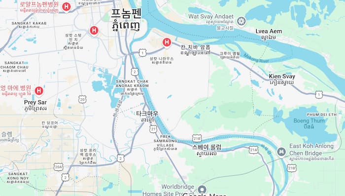 프놈펜에서 지류로 흐르는 바삭강(오른쪽 아래)과 꼬안롱짼 섬(오른쪽 아래 하단)
